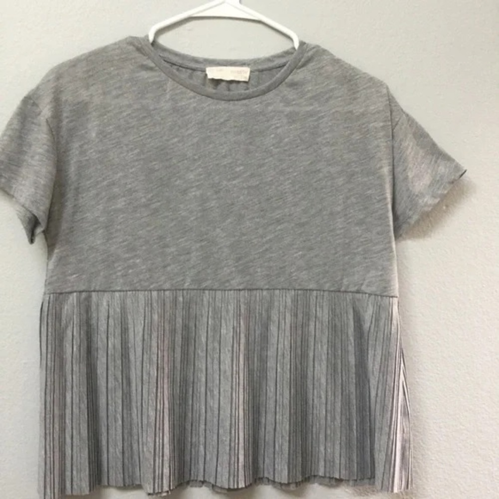 Women's Gray Short Sleeve Pleated Hem Tee